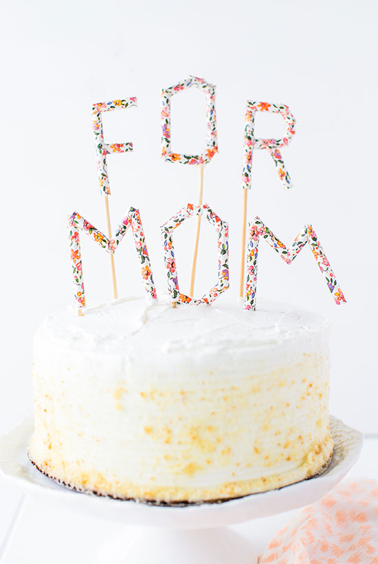 DIY message pour maman sur joli gâteau avec des pailles