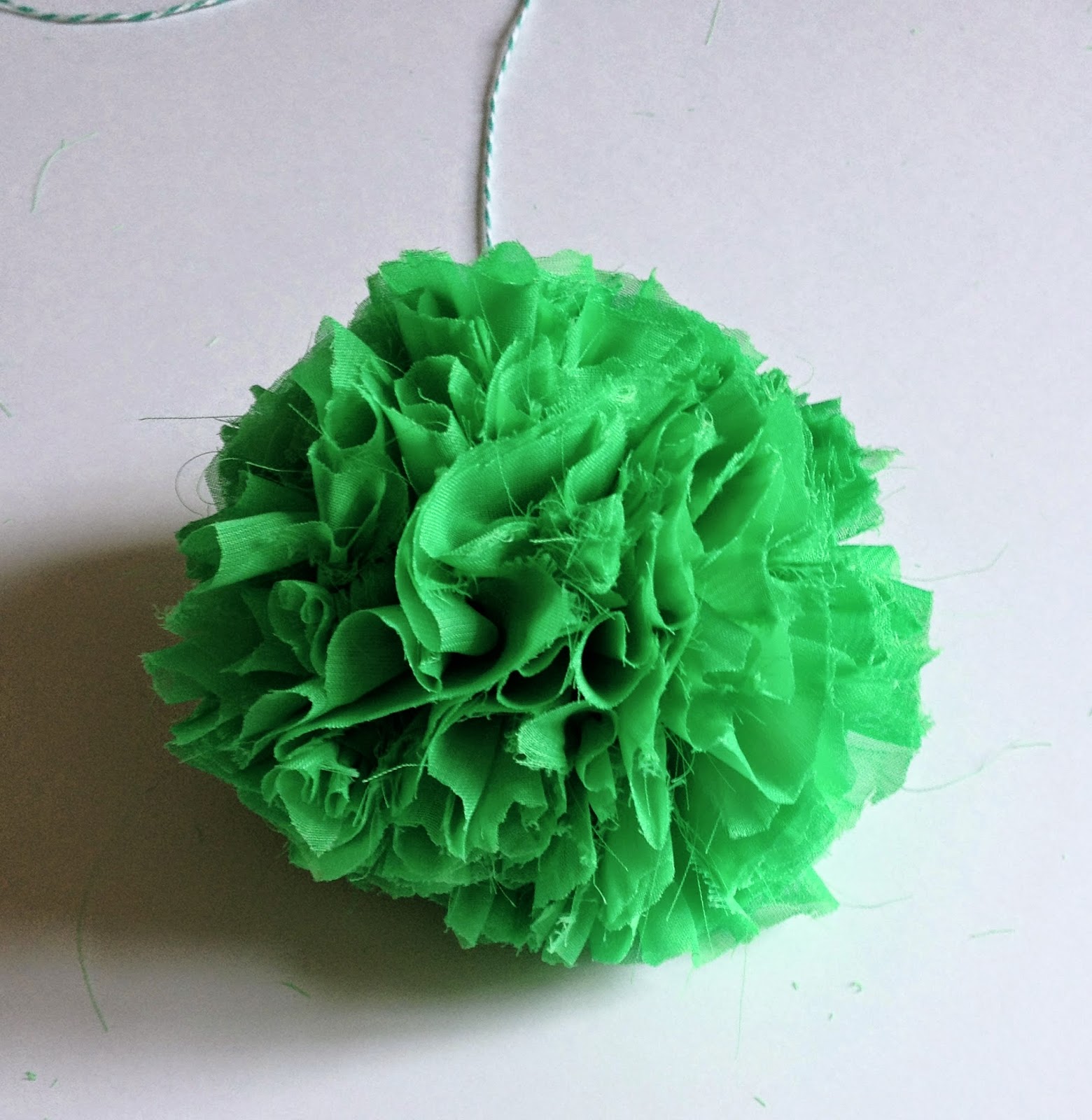 Fabriquer des pompons en papier, DIY Enfant