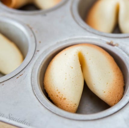 DIY la recette en français pour cuisiner soi-même des fortunes cookies pour le nouvel an chinois