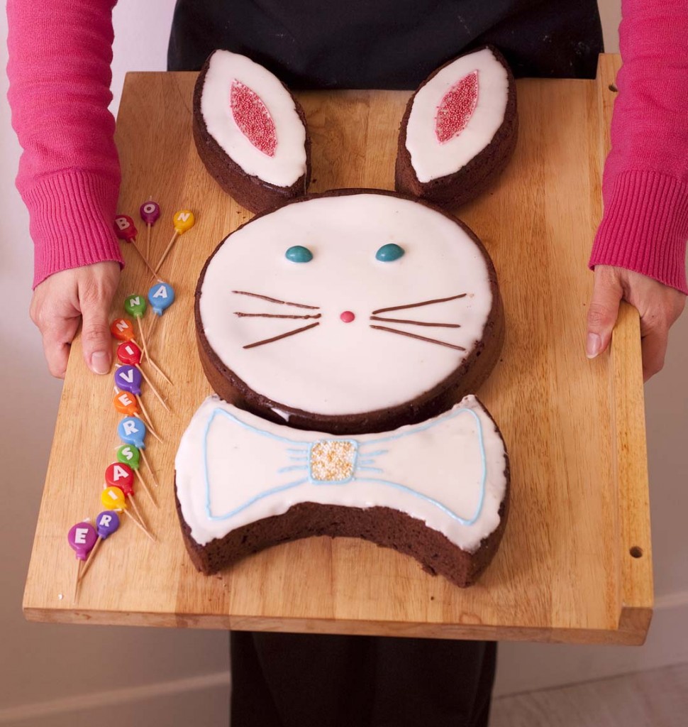Apprends à fabriquer un gâteau en forme de lapin pour Pâques